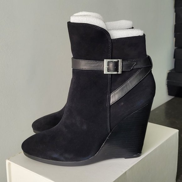 $59 NWT (Size 9.5) Charles By Charles David Hades Suede Wedge Bootie - Picture 1 of 12